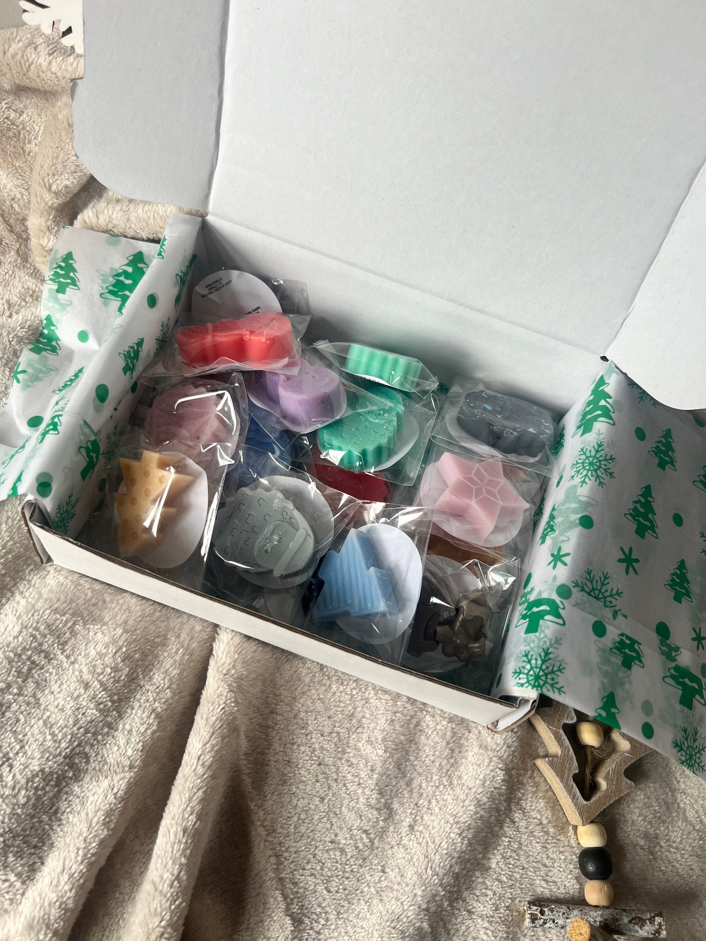 15  SAMPLE CHRISTMAS MELT BOX